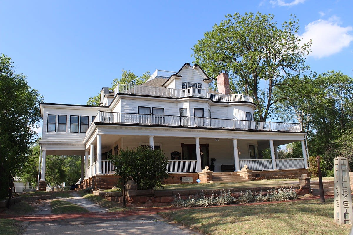 oklahomas-most-haunted-city-ghost-stories-from-guthrie